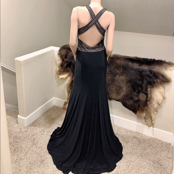 Black Plunge Neck Sleeveless Prom Gown - Picture 7 of 10